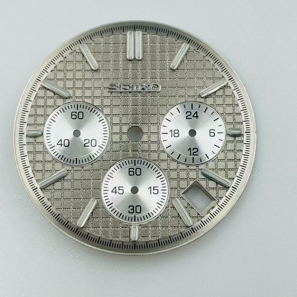 Quartz precision dial